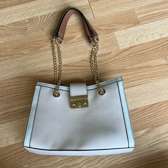 Handbags - Guess Purse